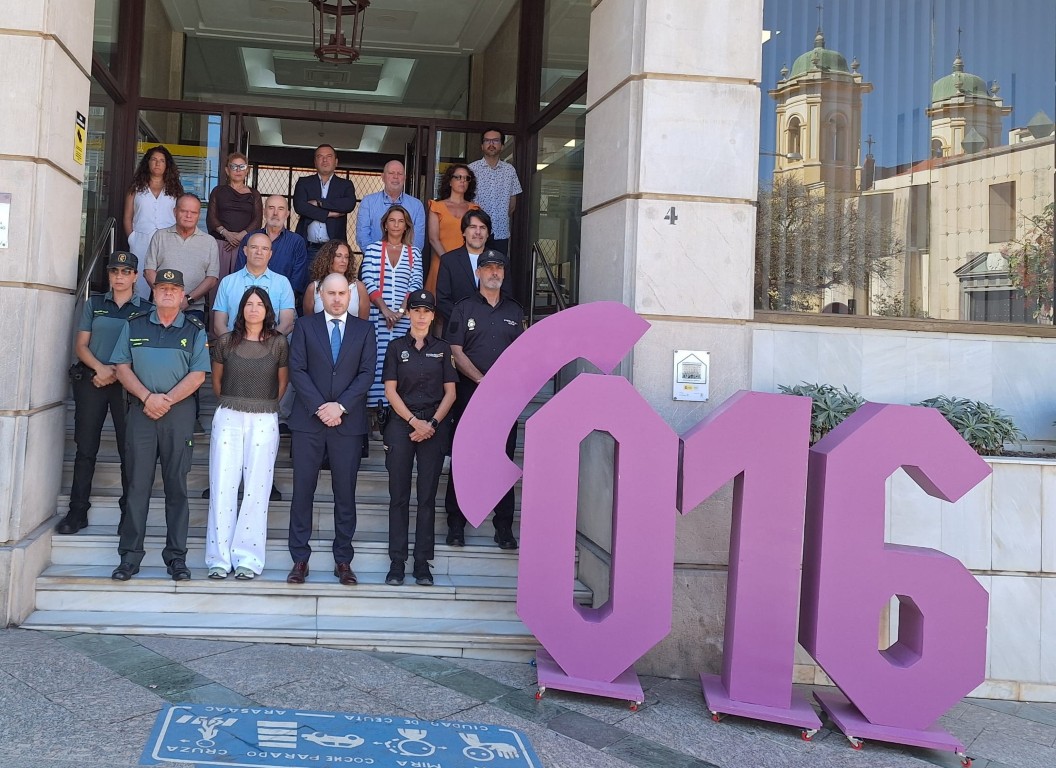 La Delegación del Gobierno guarda un minuto de silencio por la última víctima de violencia de género