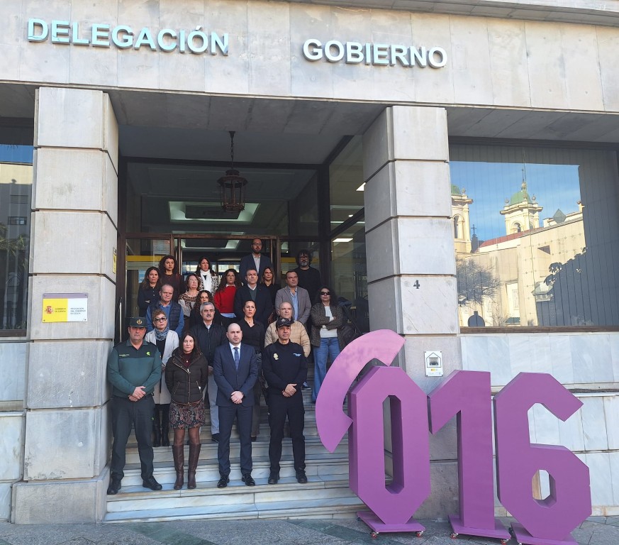 Nuevo minuto de silencio por la última mujer asesinada en Castellón por violencia de género