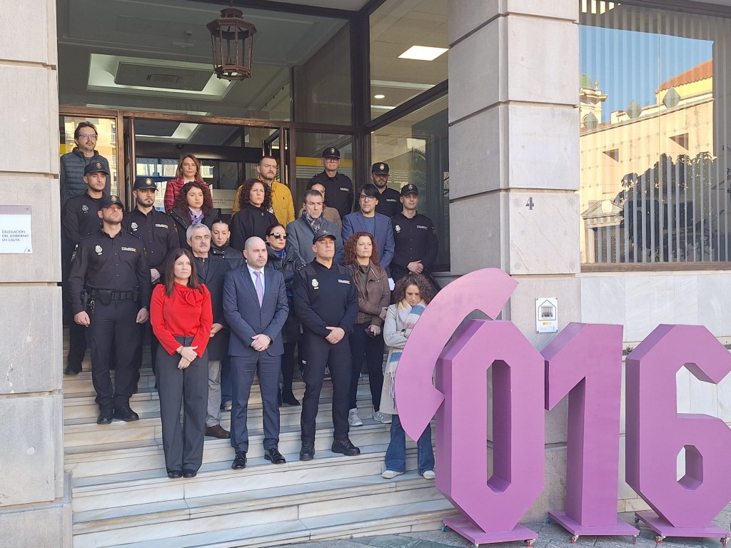 La Delegación del Gobierno guarda un minuto de silencio por las tres últimas víctimas de la violencia de género