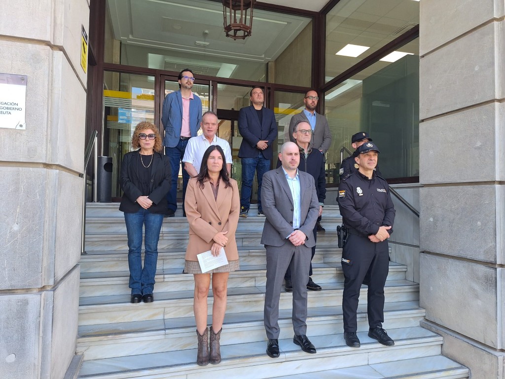 Un minuto de silencio en recuerdo de las tres últimas víctimas de la violencia de género