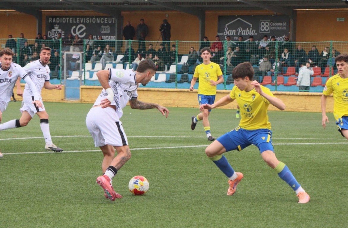 La AD Ceuta FC “B” visita a un Dos Hermanas en racha en un duelo exigente en Tercera RFEF