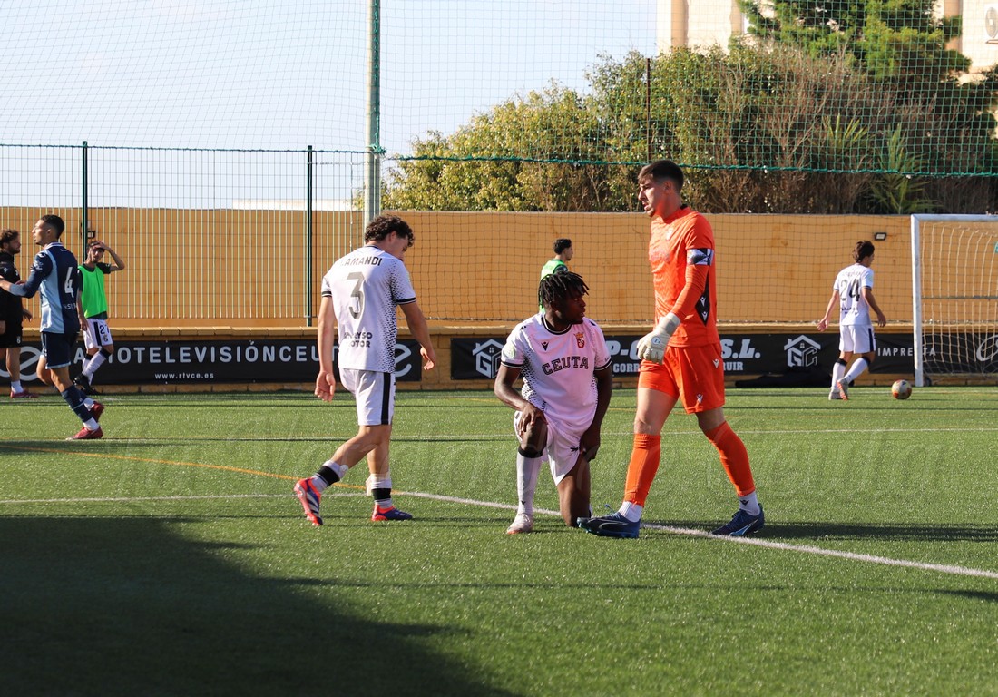 Empate con sabor amargo del Ceuta B que complica seriamente el sueño del play-off (2-2)