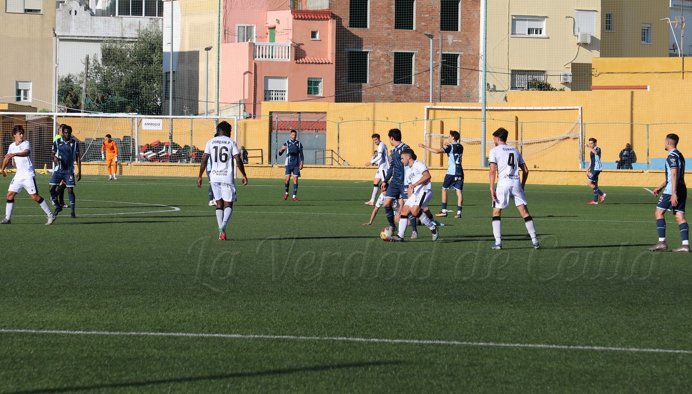 El Ceuta B, obligado a ganar en Tomares para seguir soñando con el playoff