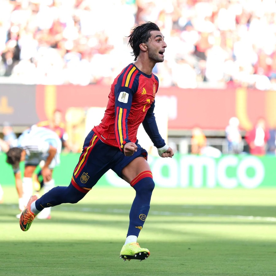 España reina en el mundo con una exhibición histórica ante Argentina