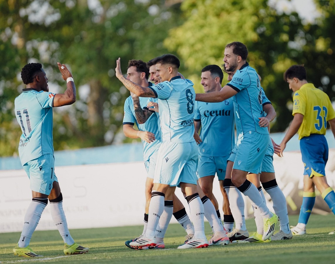 El Ceuta remonta al Cádiz y firma su primera victoria de la pretemporada (1-3)