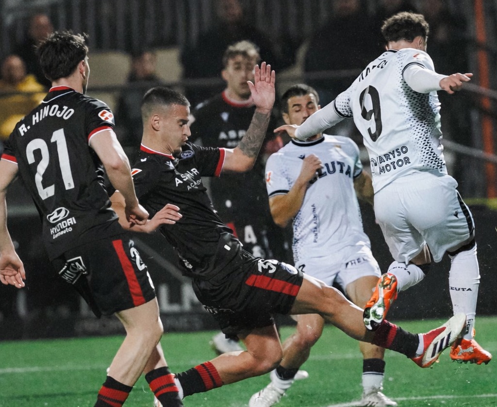 3-1.	La ‘batalla’ de malas rachas cae del lado del Ceuta, con remontada incluida ante la Cultural
