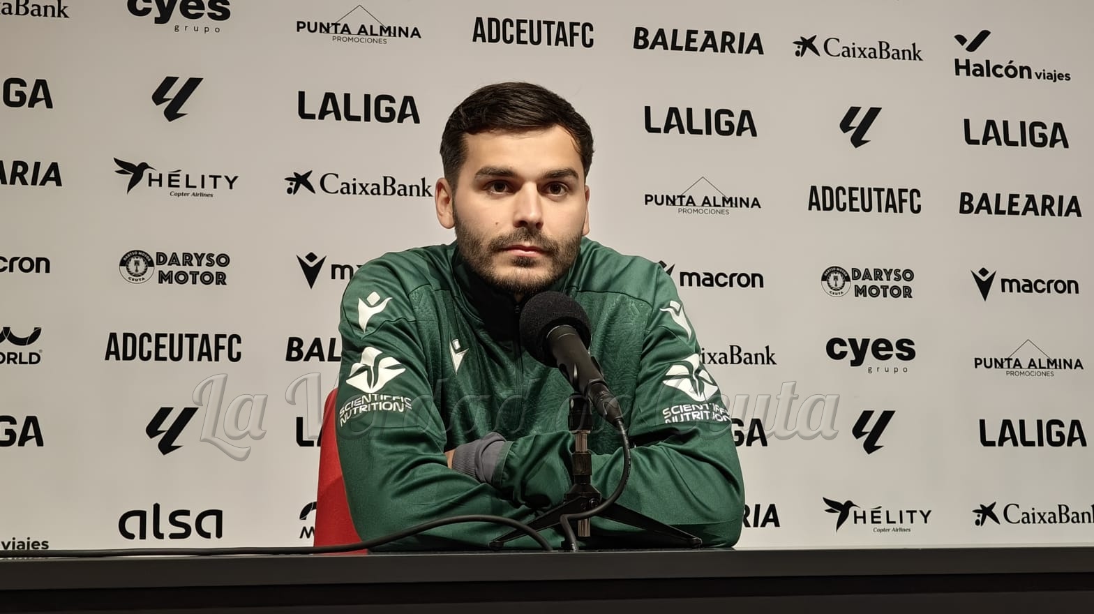 El Ceuta renueva el contrato al defensa Capa