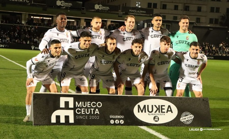 El Ceuta vuelve a dar su mejor versión como local y frena al Granada (2-1)