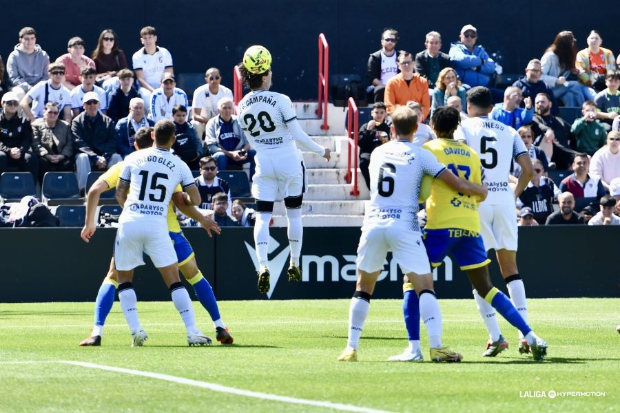 El catalejo: la jornada 32 de Liga Hypermotion: AD Ceuta - Cádiz CF (2-1)