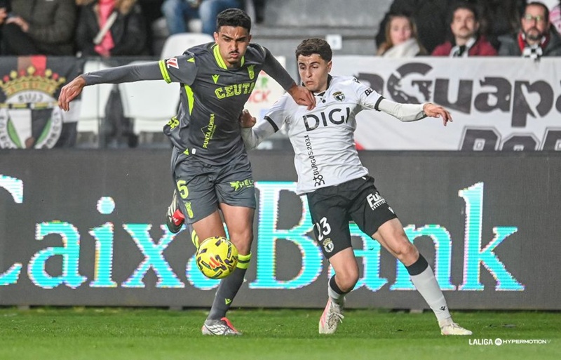 Trofeos La Verdad de Ceuta tras la 33ª jornada de liga entre el Burgos CF y la AD Ceuta FC (1-1)