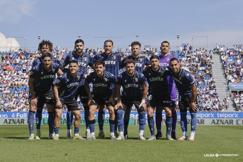 La AD Ceuta FC logra un punto en el Ibercaja tras un encuentro con polémica y tensión (2-2) 