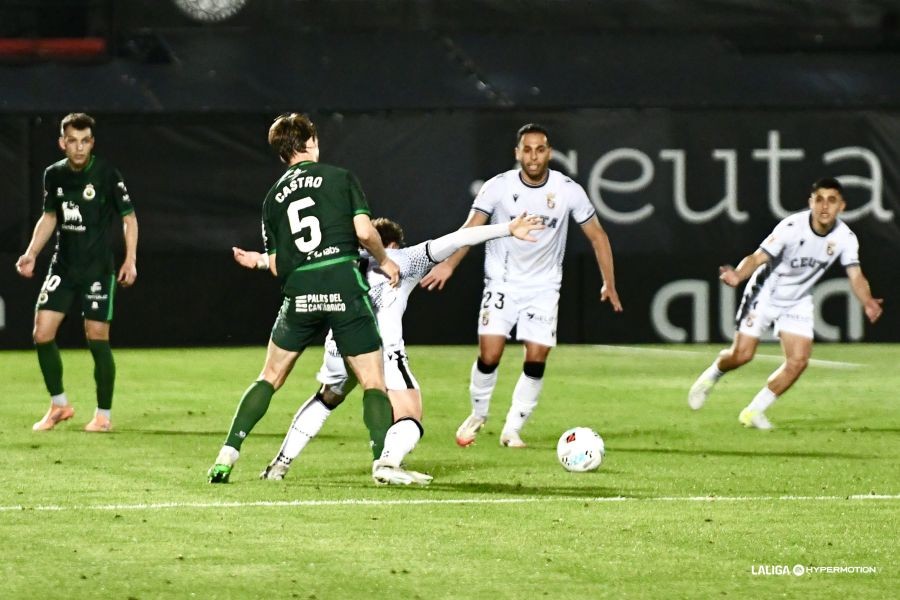 El Racing de Santander se deja dos puntos en Ceuta en su carrera hacia Primera (0-0)