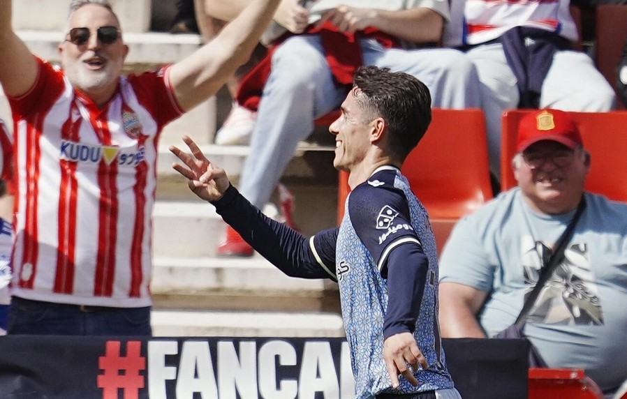 Sergio Arribas (Almería) se dispara con 24 goles al frente de la clasificación de máximos artilleros de LaLiga Hypermotion