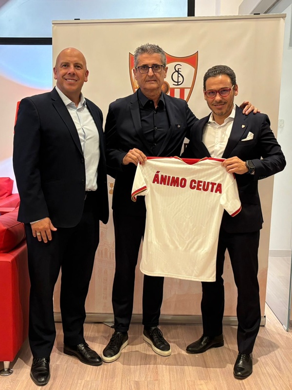 El Sevilla FC se acuerda de Ceuta en el Sánchez-Pizjuán: un "ÁNIMO CEUTA" que emocionó hasta las lágrimas