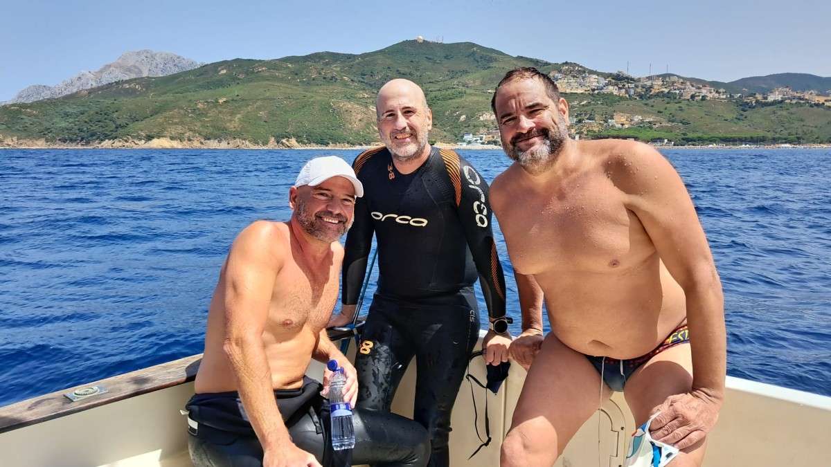 Tres españoles cumplen el reto del cruce a nado del Estrecho