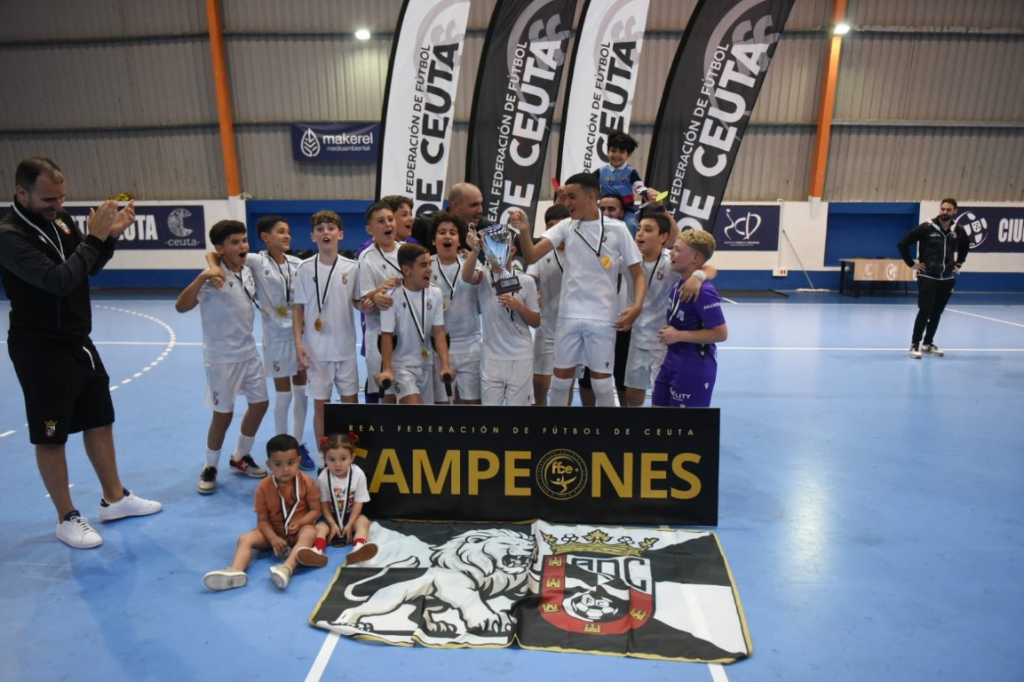 La AD Ceuta FC conquista el título alevín de fútbol sala tras una final con 18 goles