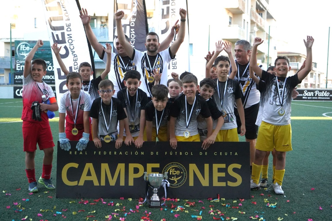 El CD Manzanera conquista el playoff benjamín de Segunda Autonómica tras imponerse al Sporting Atlético B