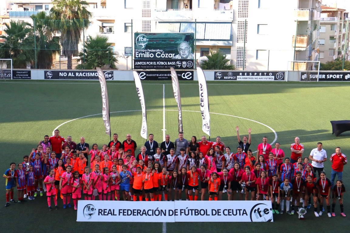 La RFFCE reconoce a las campeonas y participantes del fútbol base femenino