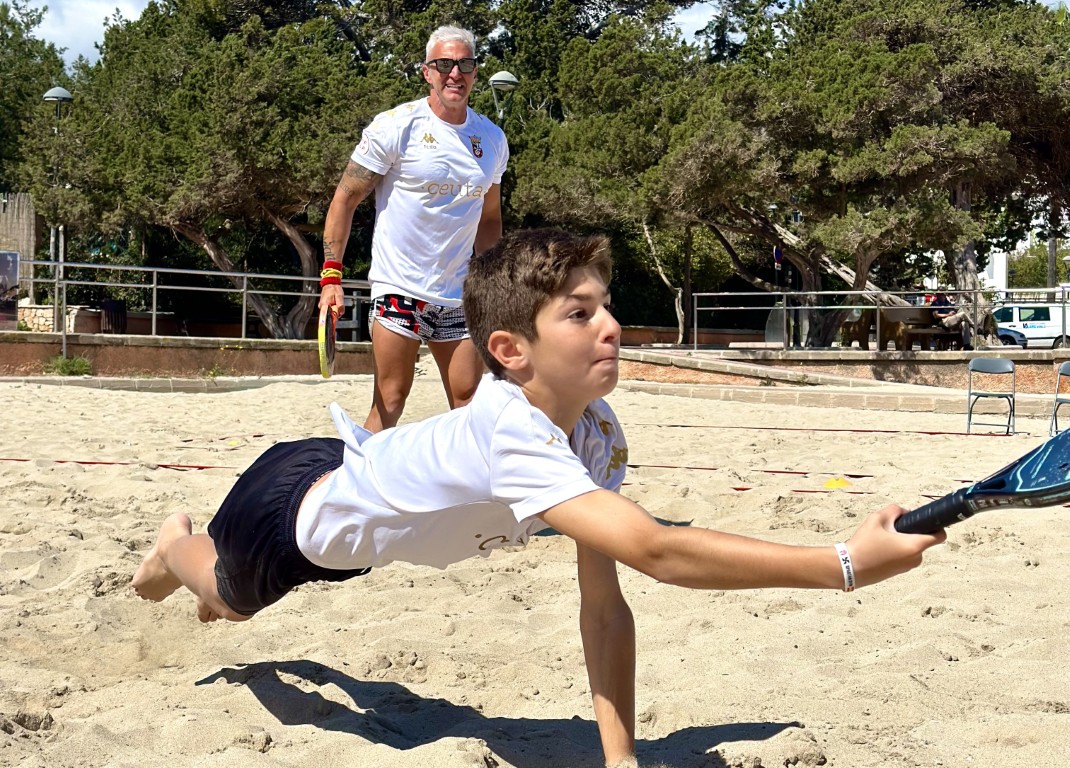 El tenis playa ceutí firma una destacada actuación en Ibiza