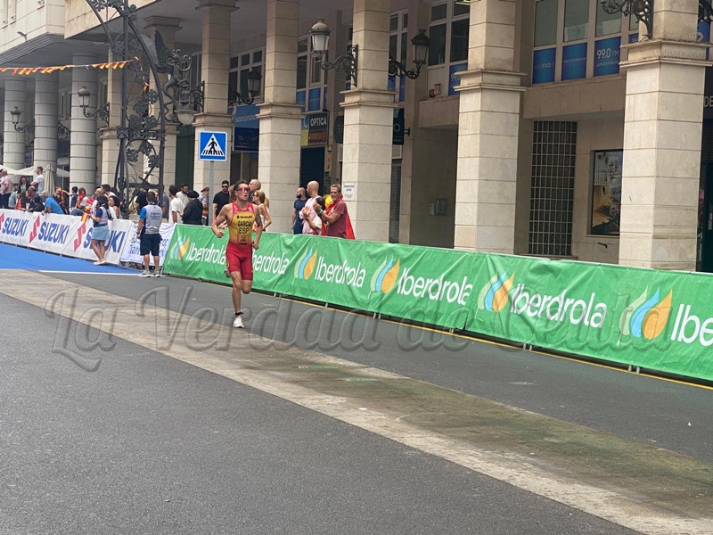 El alemán Jan Scheffold se impone en la recta final a su compatriota Kramp y al español Eduardo Blanco