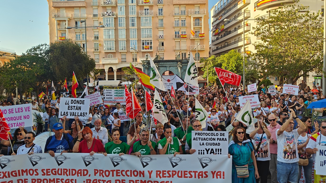La comunidad educativa sale a la calle y reclama respuestas tras el 30 de julio