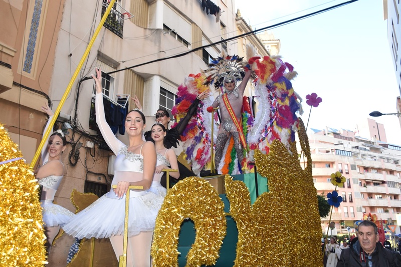 Color, música y tradición inundan la ciudad en una espectacular Gran Cabalgata de Carnaval