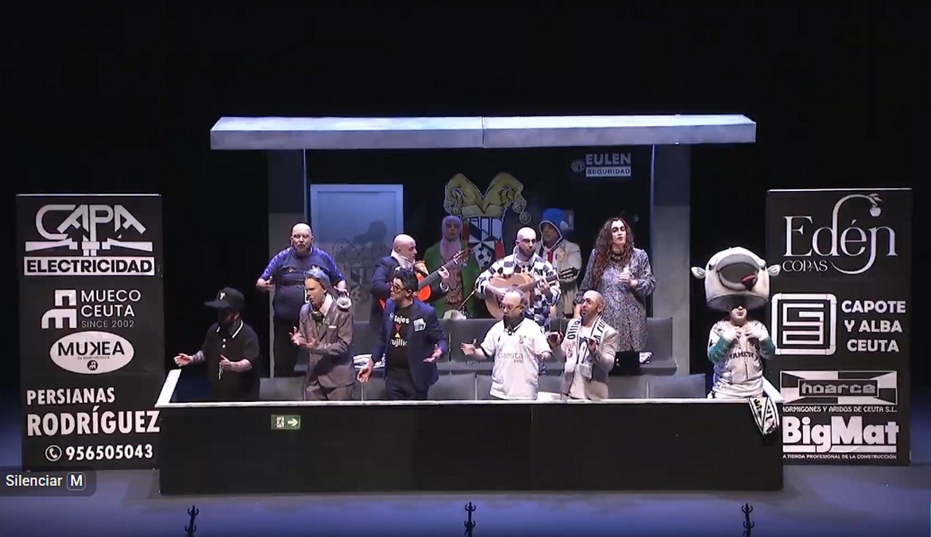 El Revellín vibra con el regreso de las grandes voces del Carnaval en una semifinal cargada de emoción y crítica