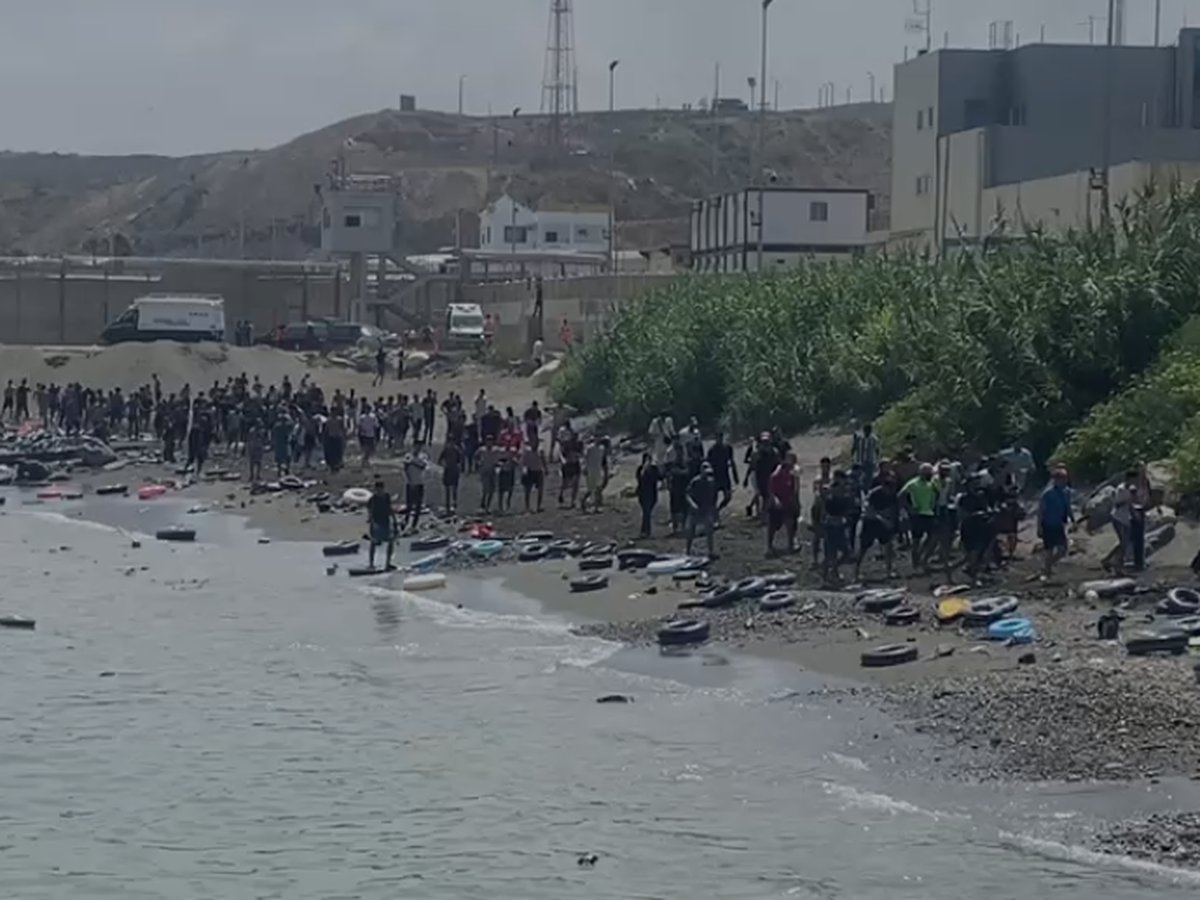 La policía estima que han entrado en Ceuta hasta 49.000 personas 