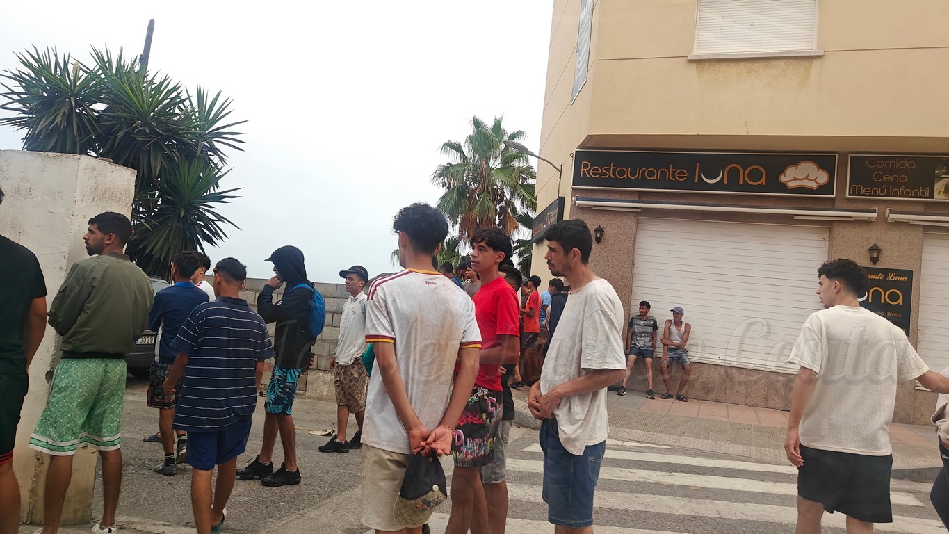 Varios identificados de una ONG por el reparto de artefactos de gases a migrantes
