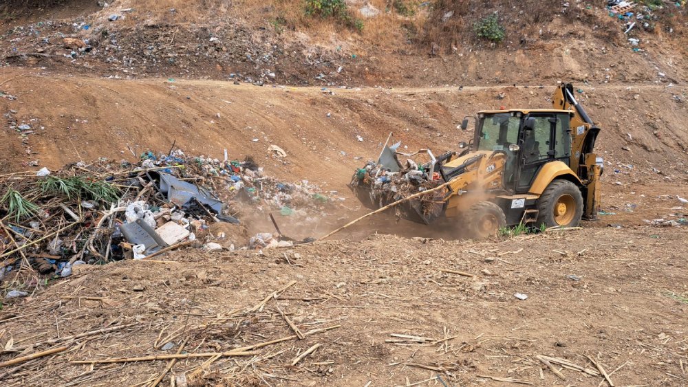 Medio Ambiente continúa los trabajos de limpieza y desbroce en Arroyo Paneque para prevenir incendios