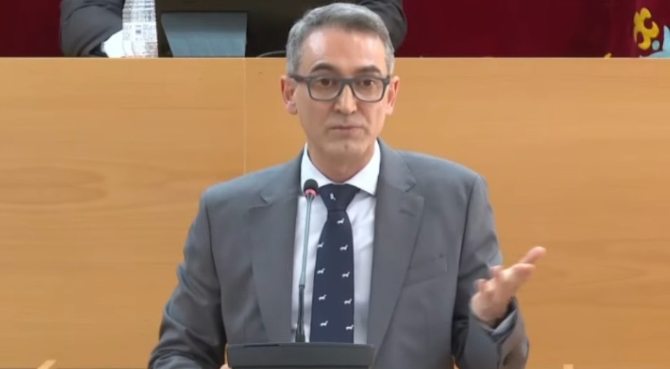 Sebastián Guerrero (PSOE) diluye la alternativa socialista con un discurso insulso y carente de rumbo en el Debate de la Ciudad