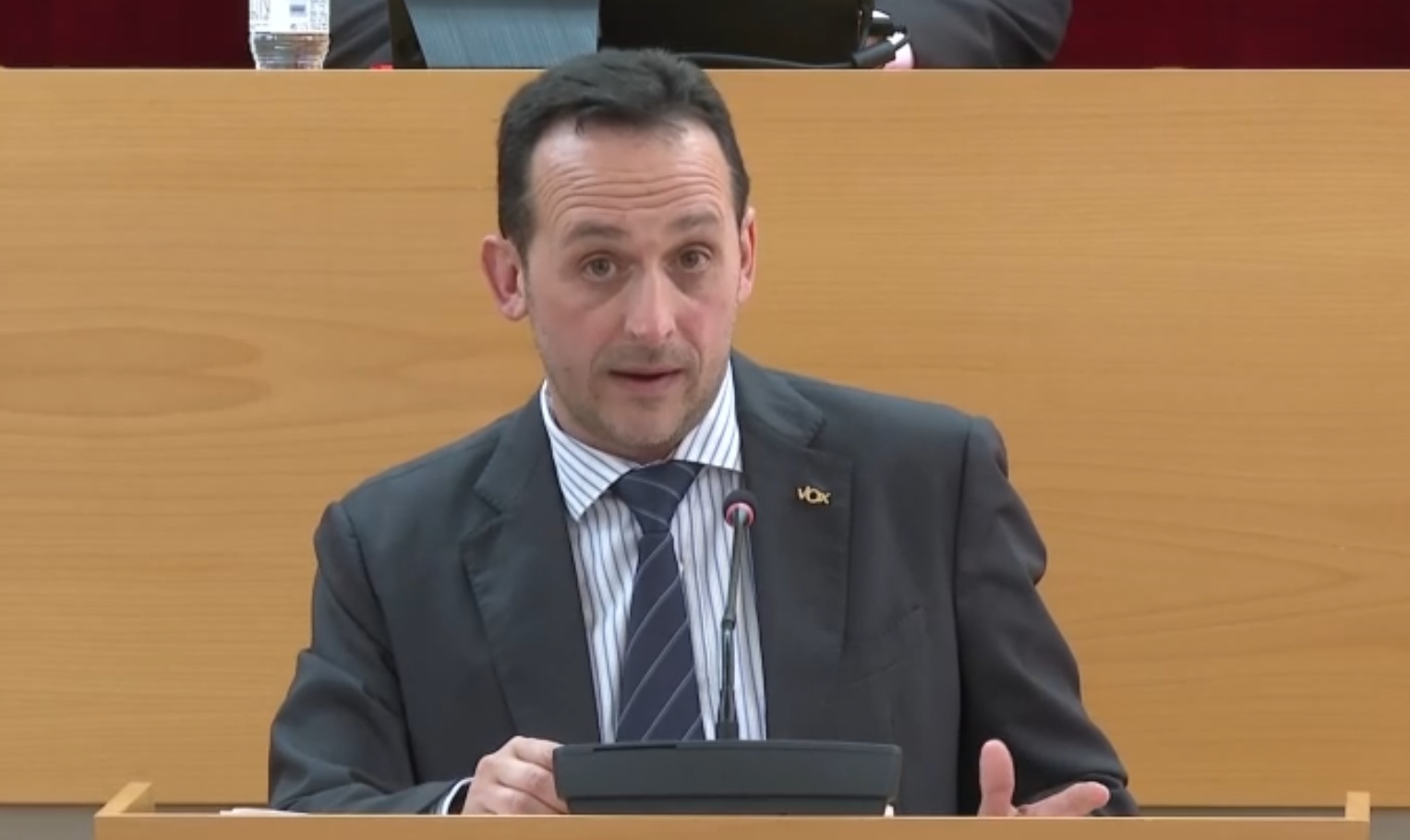 Redondo acusa a Sánchez de querer convertir Ceuta en una nueva Lampedusa y exige a Vivas que se oponga