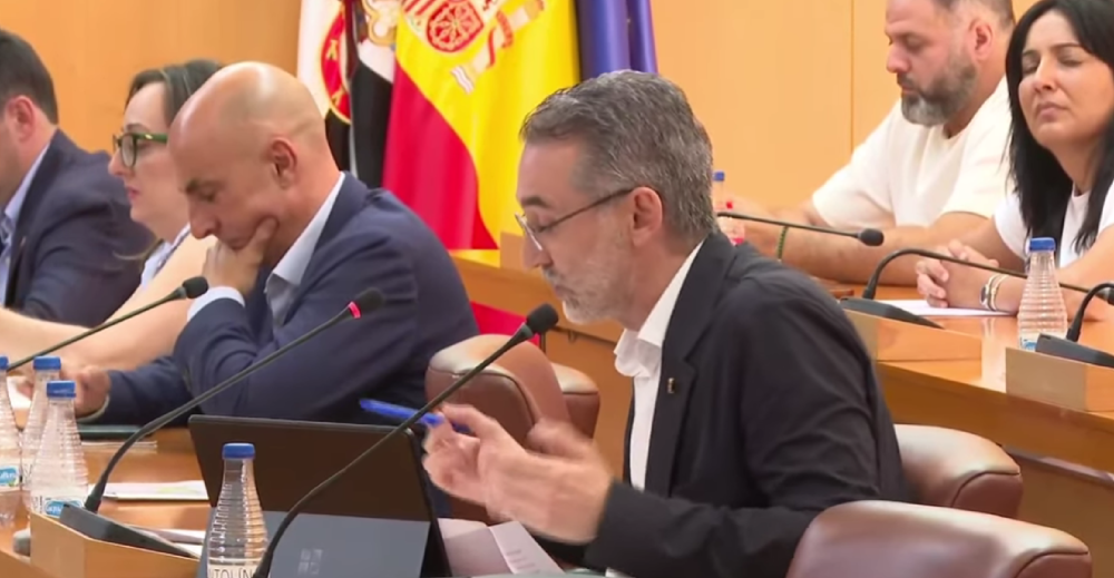 El portavoz socialista de Ceuta rechaza las acusaciones de la dirección y pide resolver las discrepancias internas “dentro de la sede”