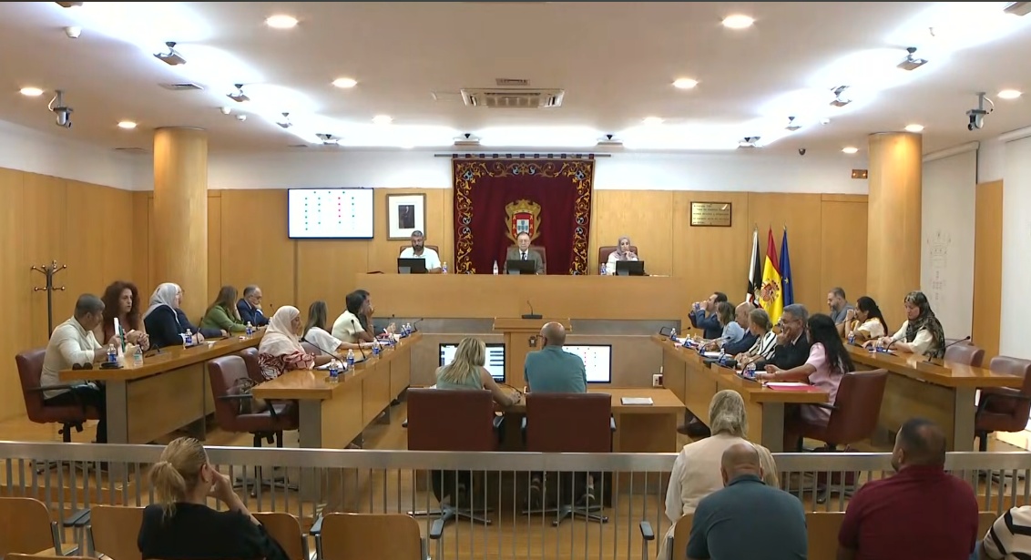 La Asamblea mueve 14 millones para reducir deuda y reforzar las barriadas