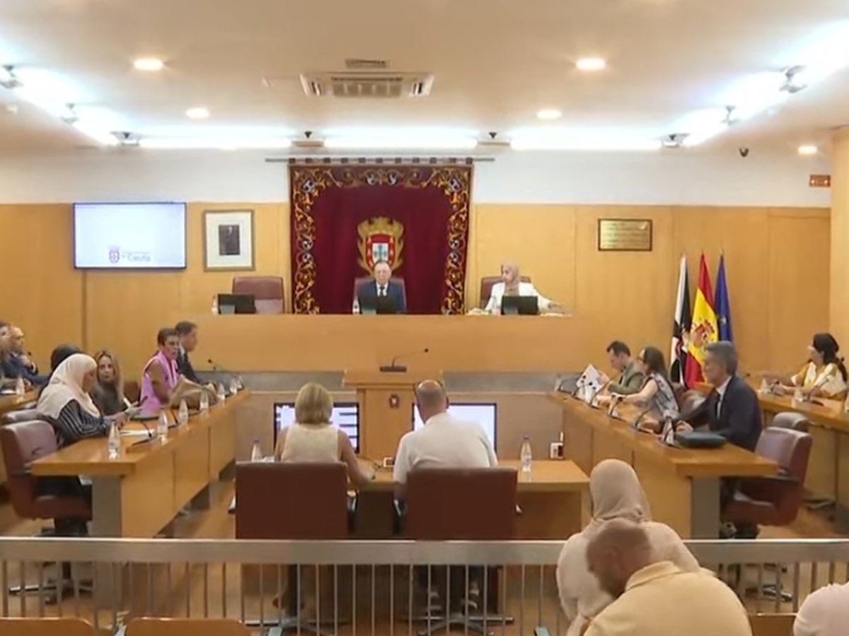 El Pleno despacha en apenas tres minutos los asuntos económicos por la emergencia migratoria