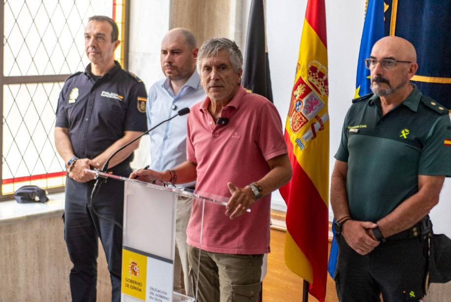 Marlaska dice que han vuelto 70.000 de las 72.000 personas que entraron por el Tarajal 