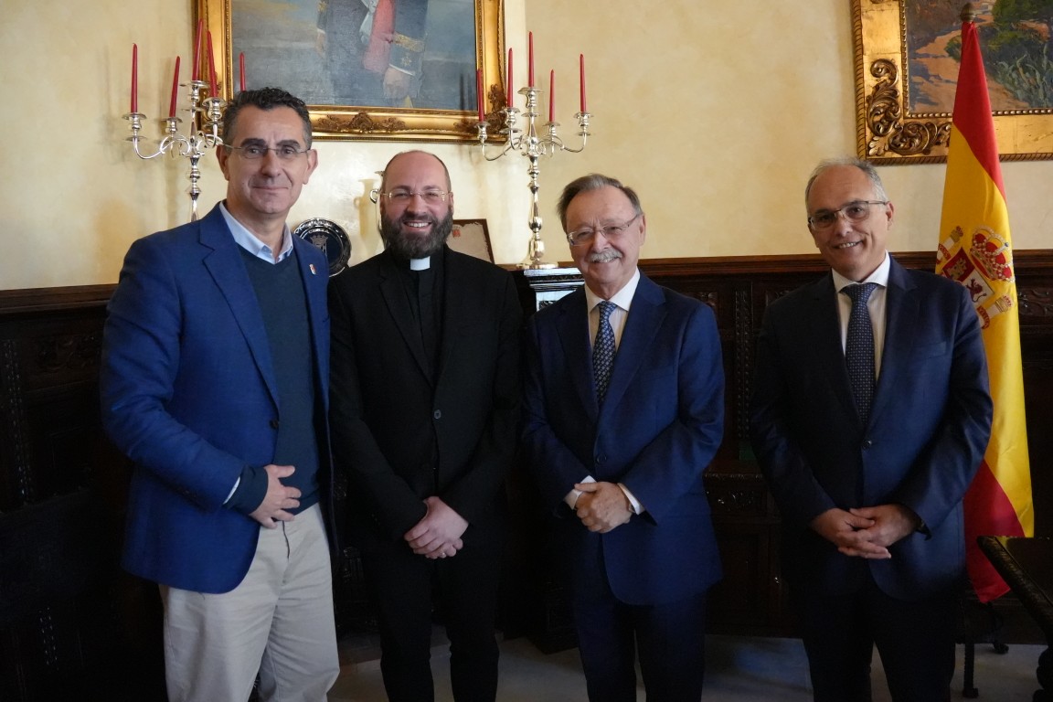 Juan Vivas mantiene una reunión con el alcalde de Barbate, de visita en nuestra ciudad