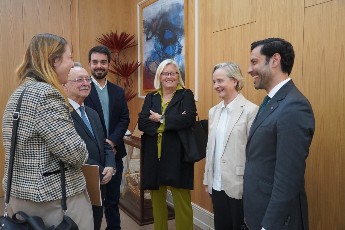 Juan Vivas recibe en su despacho a los representantes del Consejo Superior de los Colegios de Arquitectos de España