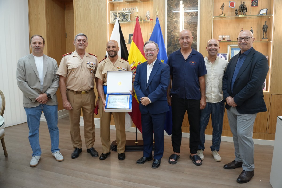 Vivas recibe Vilal Ahmed 1