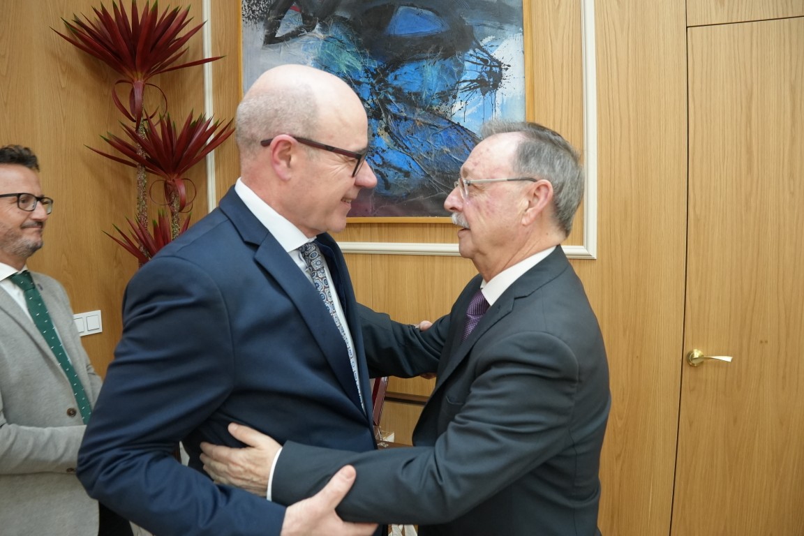 Juan Vivas mantiene una reunión con el rector de la Universidad de Granada