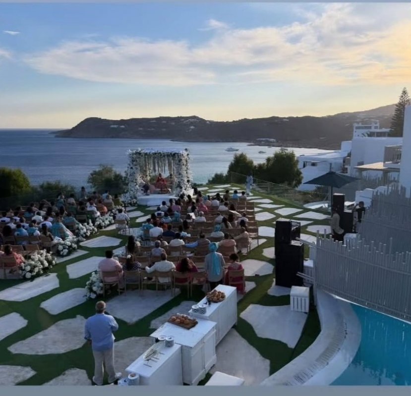 El Pandit Ramchandani oficia en Mikonos una boda hindú entre culturas y religiones