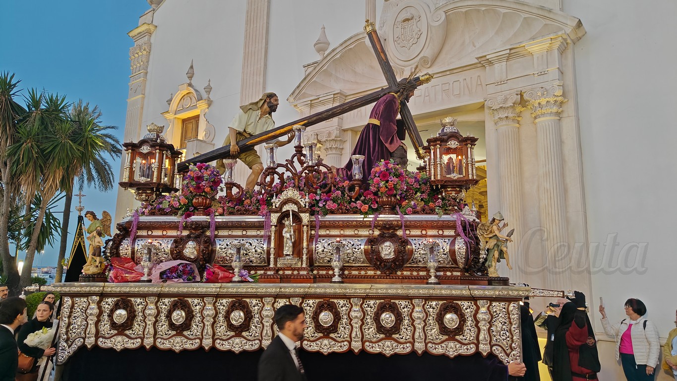 La Amargura conquista las calles con su esencia de barrio y una devoción que se hace multitud