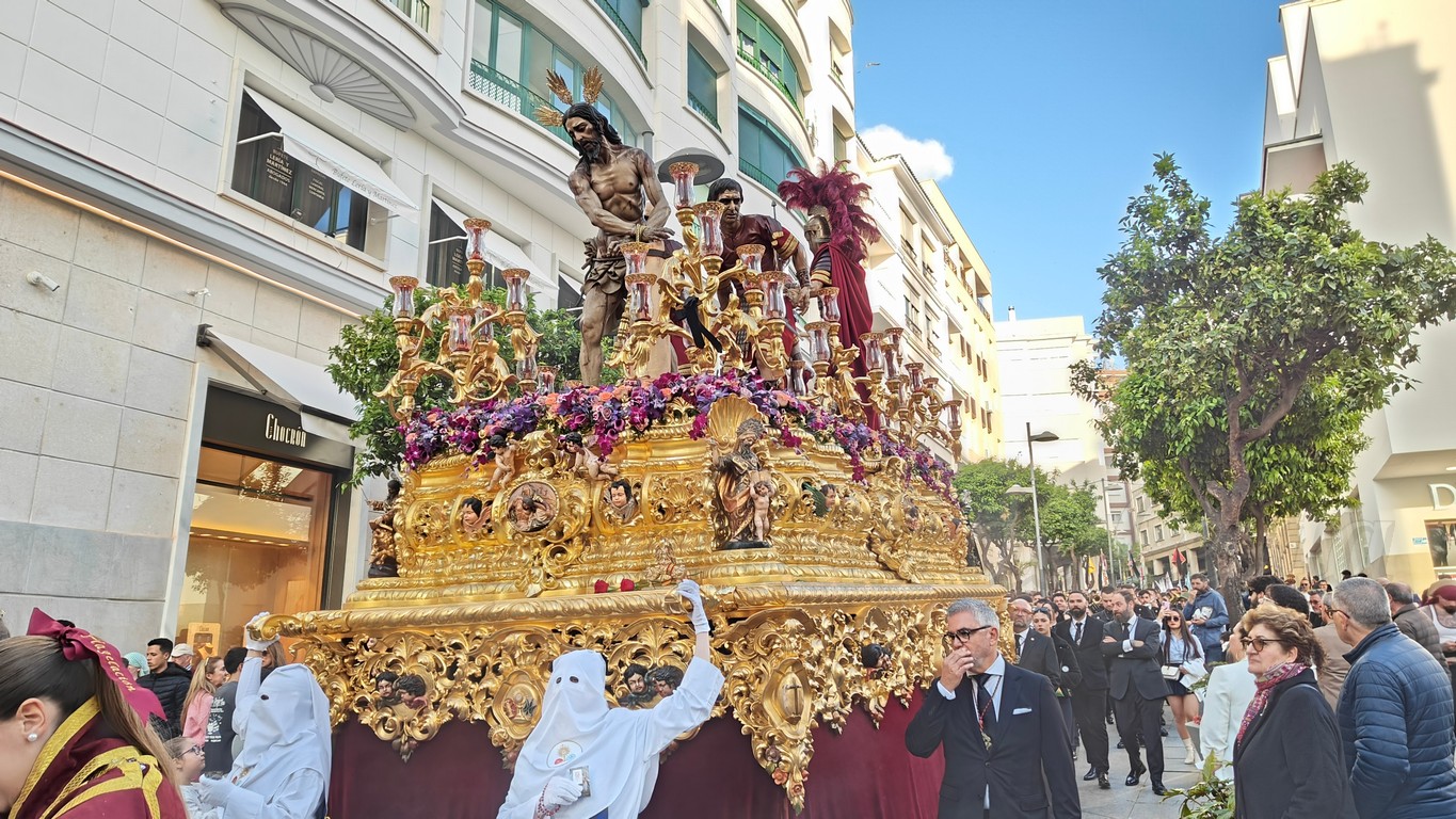 La Flagelación y la Caridad emocionan a Ceuta en un Miércoles Santo de fervor desbordado