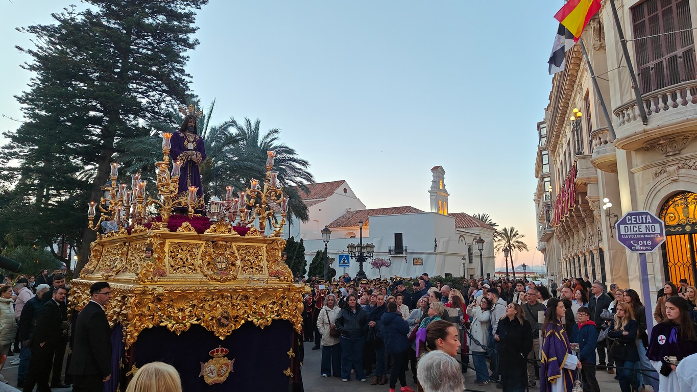 El Medinaceli conquista Ceuta en una noche de fe desbordada y emoción hasta las lágrimas