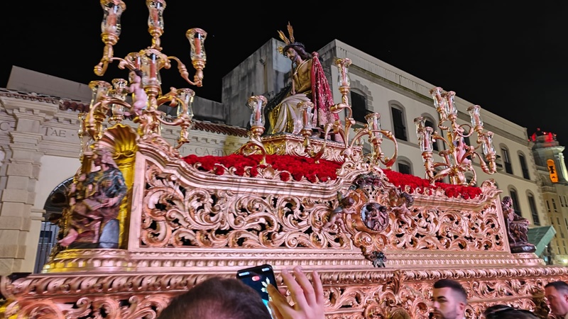 Las Penas convierte el Jueves Santo en un canto de fe, emoción y elegancia por las calles de Ceuta