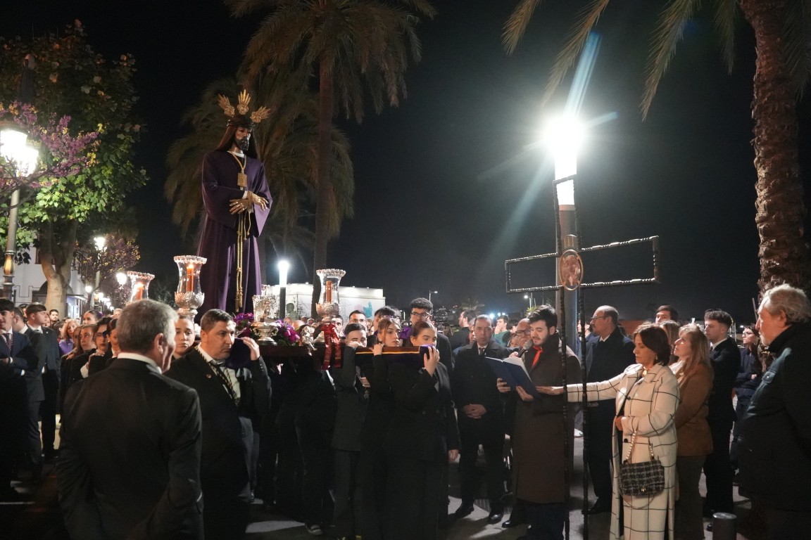 El Medinaceli guía el rezo del Viernes de Dolores