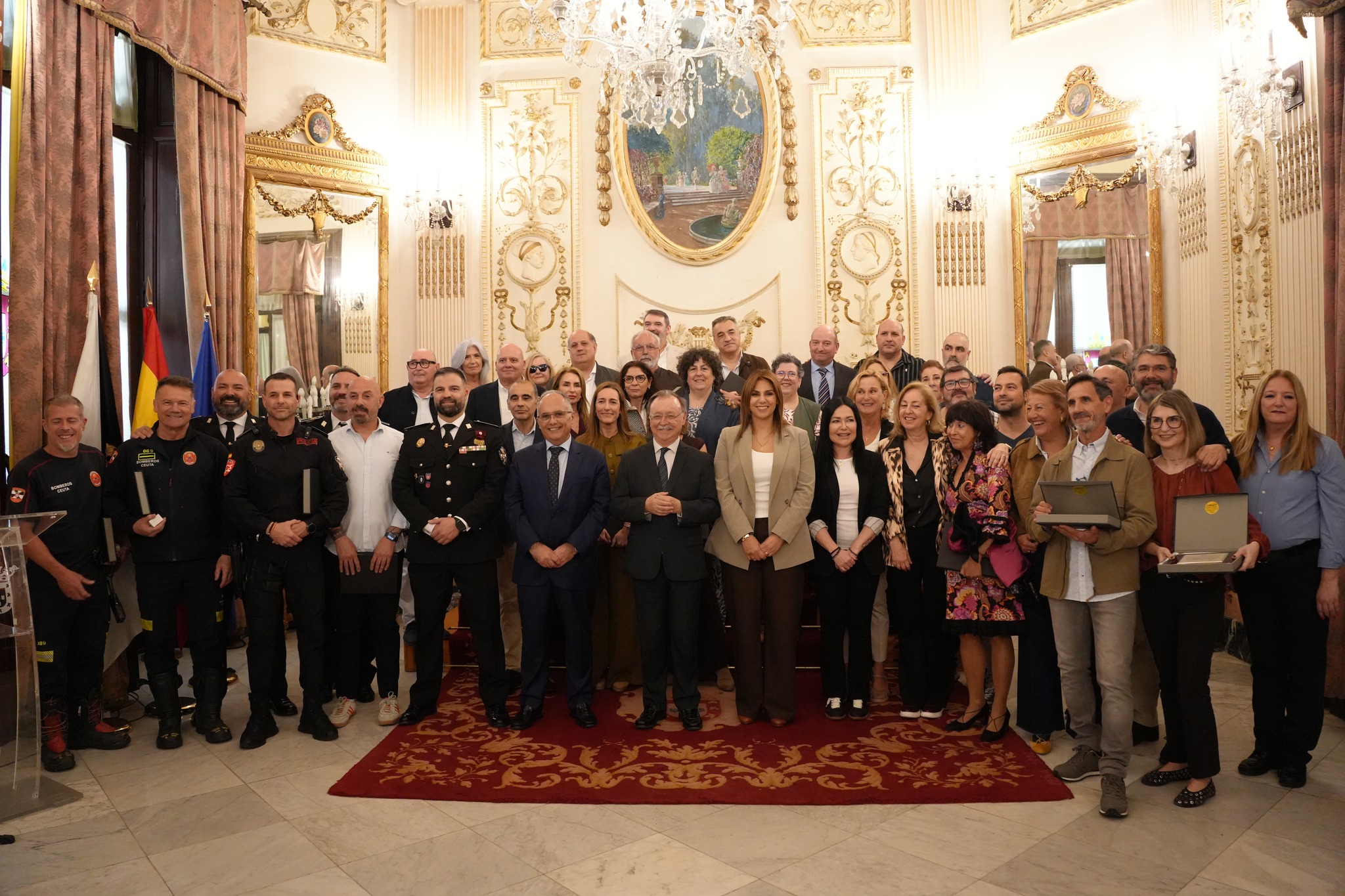 La Ciudad homenajea al personal que  ha cumplido 25 y 35 años de servicio