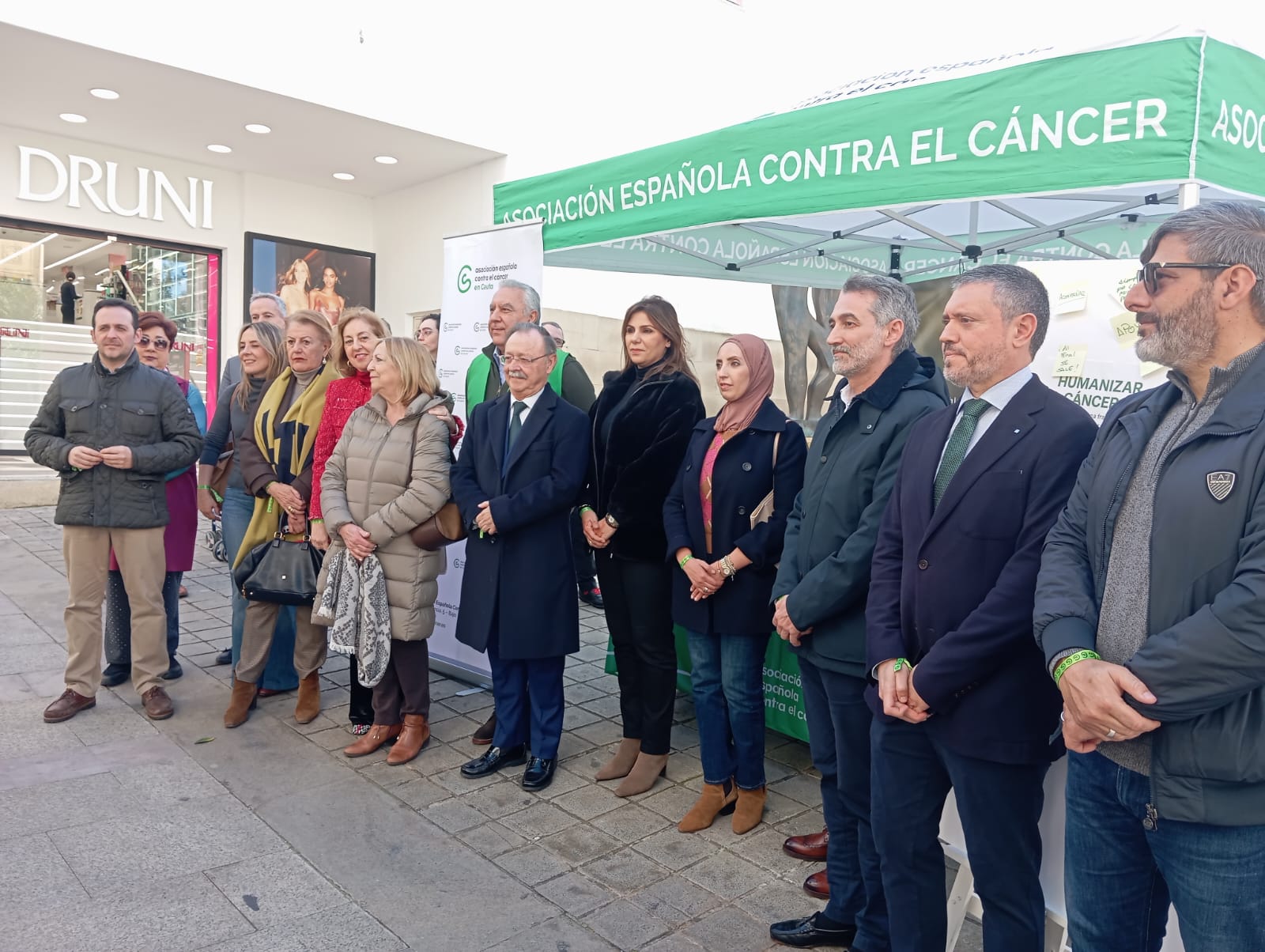 El Día Mundial contra el Cáncer centra un acto en la plaza Nelson Mandela con un llamamiento a humanizar la atención