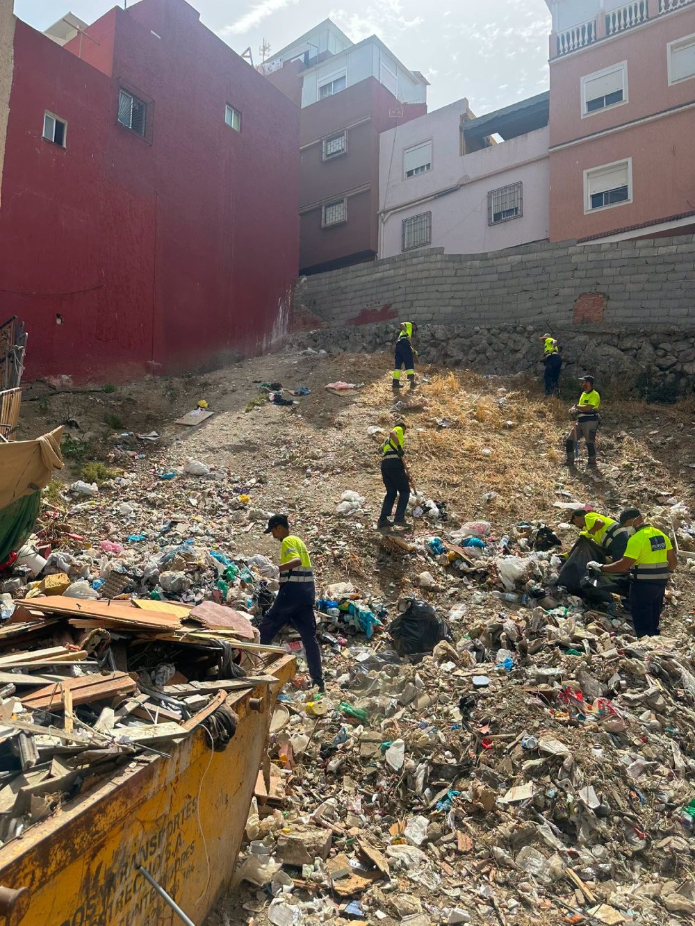La Ciudad eleva un 70% los recursos de limpieza para hacer frente a la presión extraordinaria tras la crisis fronteriza