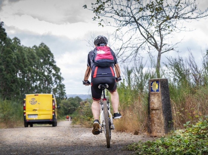 Los peregrinos ceutíes ya pueden contratar online con Correos el envío de sus bicicletas al finalizar el Camino de Santiago